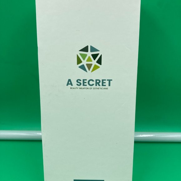 Roselyn Boutique A Secret Handcrafted Natural Jade Roller Set for Face - Picture 2 of 3